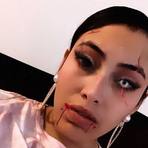 Meet your Posher, Abi